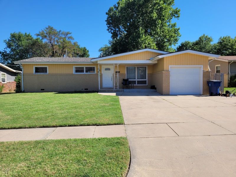 8131 E Orme St, Wichita, KS 67207