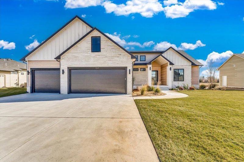4614 N Cimarron Cir, Wichita, KS 67205
