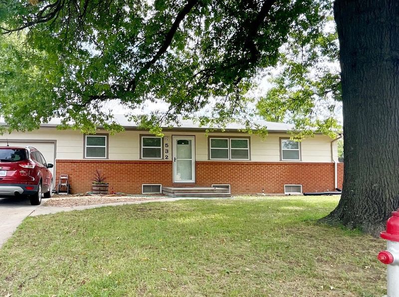 532 S Queen Ave, Maize, KS 67101