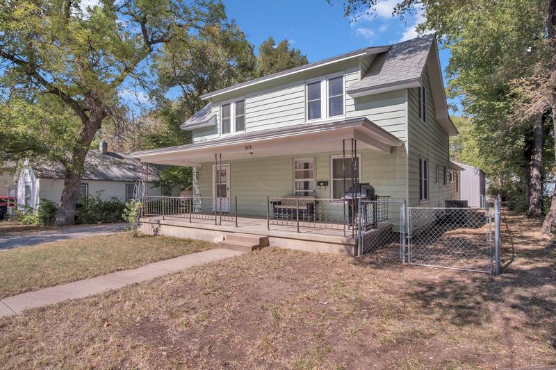 504 W 5th St, Newton, KS 67114