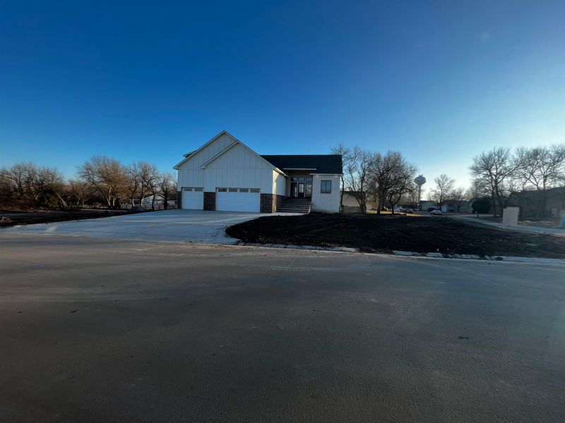 121 E Burlington Dr, Mulvane, KS 67110