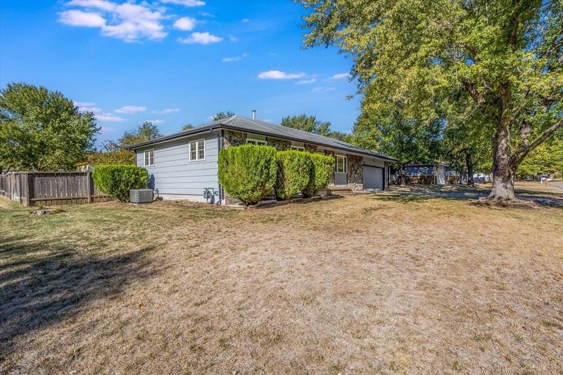 1701 N Ridge Rd, Derby, KS 67037