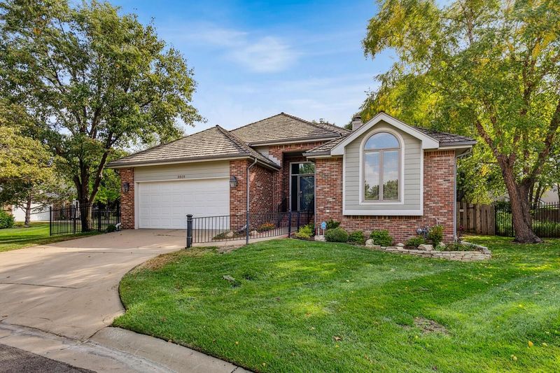 8808 E Bradford Cir, Wichita, KS 67206