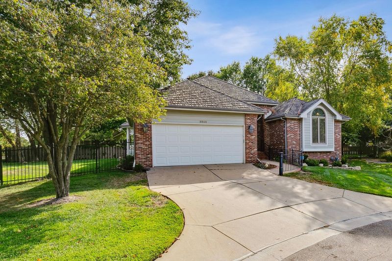 8808 E Bradford Cir, Wichita, KS 67206