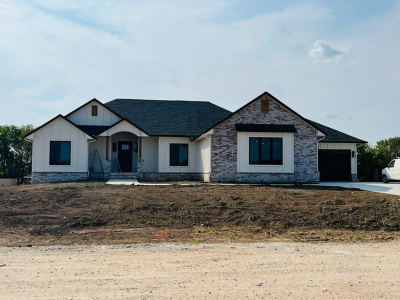 7085 S Suzanne St, Derby, KS 67037