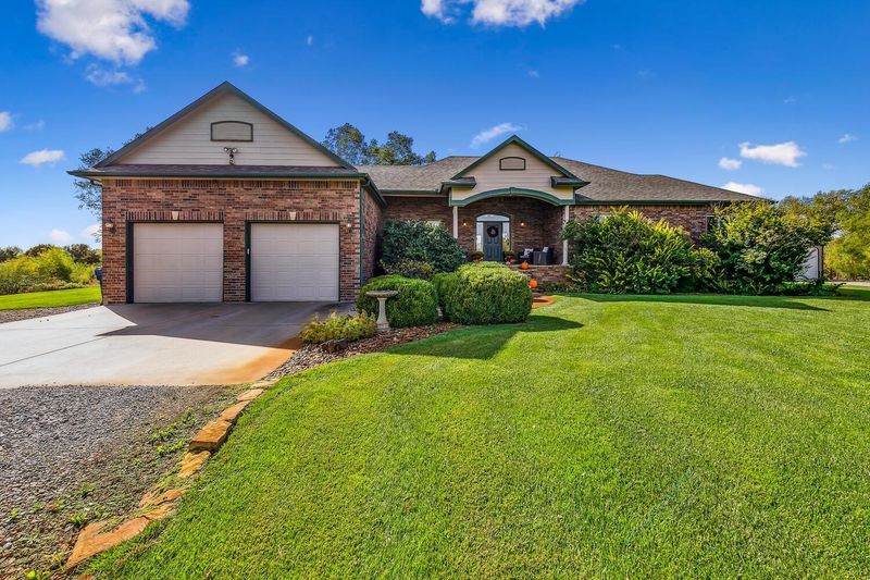 10209 S Hertzler Rd, Halstead, KS 67056