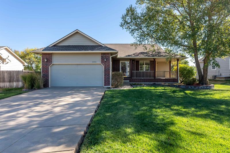1506 N Walnut Creek Dr, Derby, KS 67037