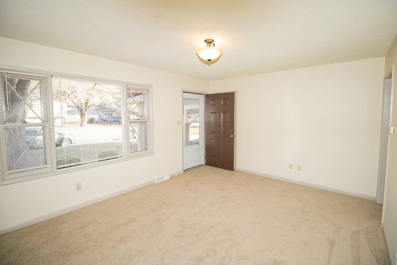 554 S Circle Dr, Derby, KS 67037