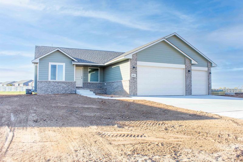 889 N Cloverleaf St, Goddard, KS 67052