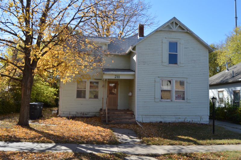 211 E 4th St, Newton, KS 67114