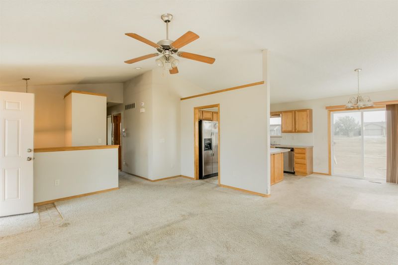 1205 Crest Rg, Wellington, KS 67152