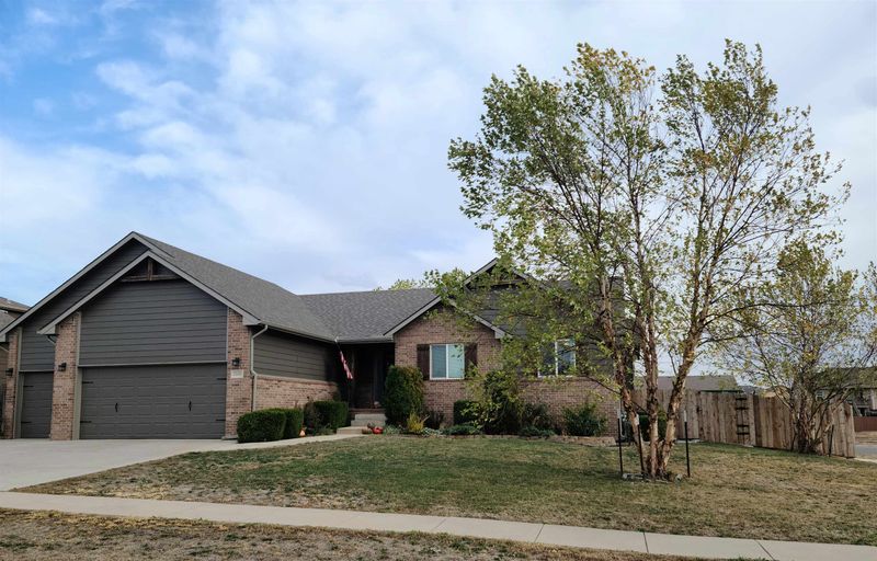 1100 E Lost Hills St, Derby, KS 67037