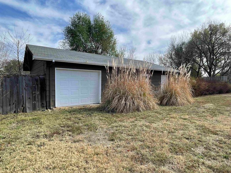 8124 S Millsap Dr, Derby, KS 67037