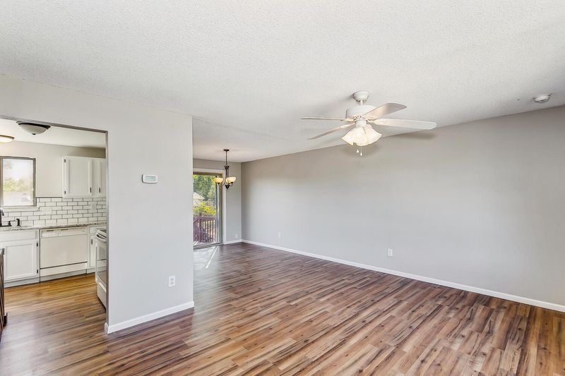 219 E Rosewood Ln, Derby, KS 67037