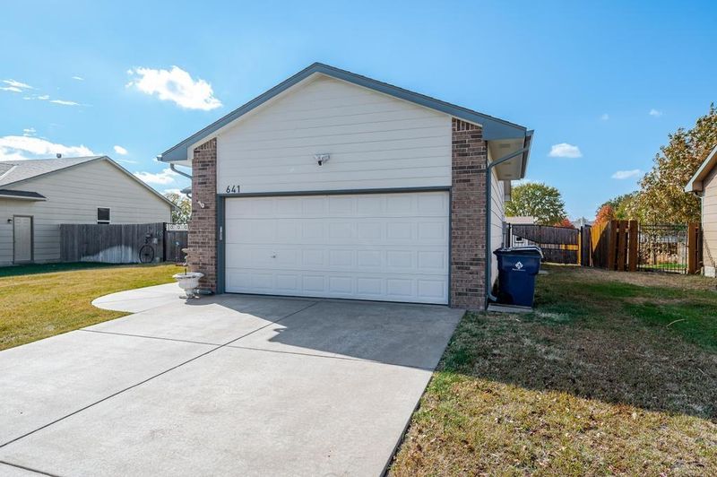 641 S Stoneridge, Valley Center, KS 67147