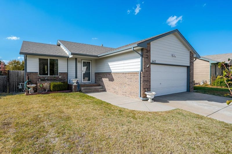 641 S Stoneridge, Valley Center, KS 67147