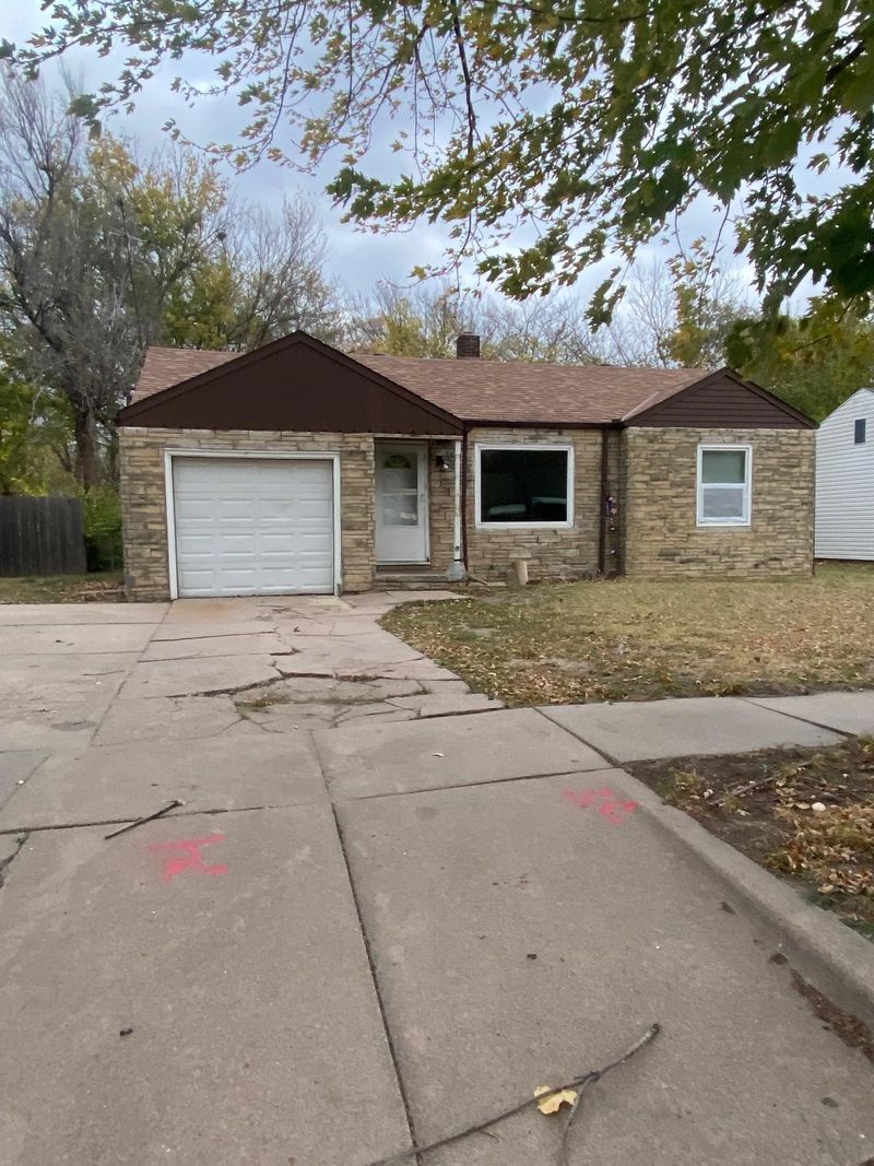2452 S Mosley Ave, Wichita, KS 67216