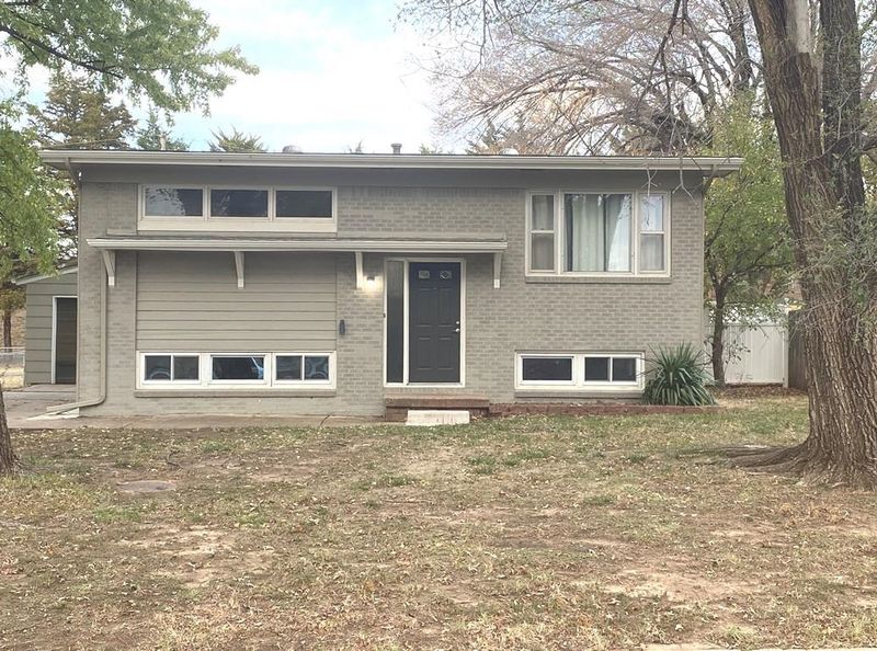 516 Martha Ave, Mulvane, KS 67110