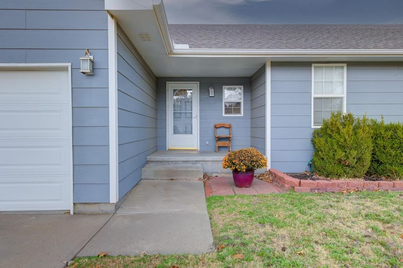 1114 Red Sky Ct, Winfield, KS 67156