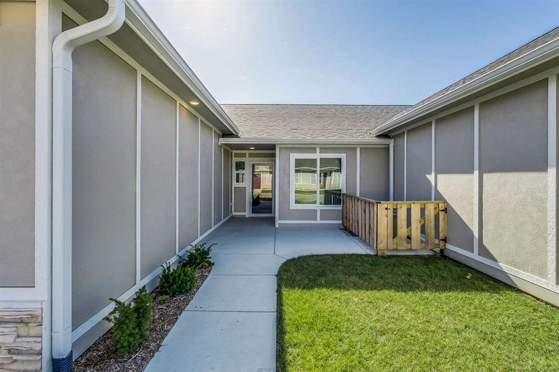 2418 E Madison Ave Apt 2502, Derby, KS 67037
