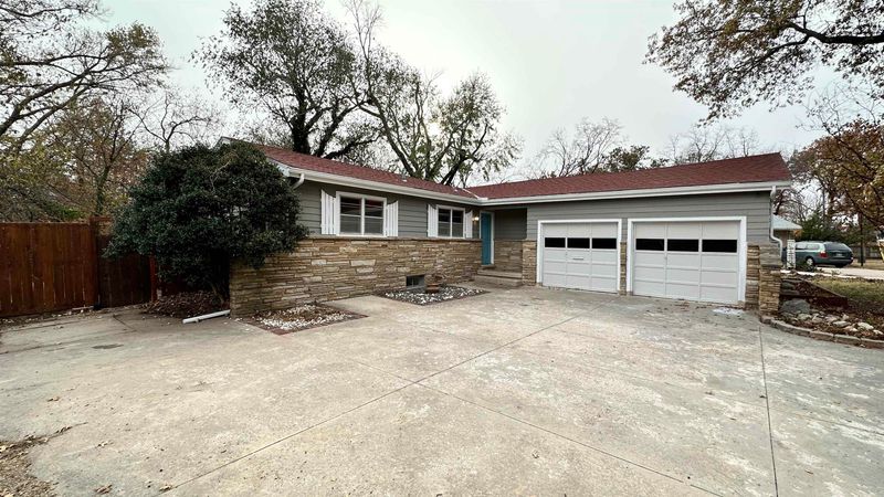 3717 E Clark Ct, Wichita, KS 67218