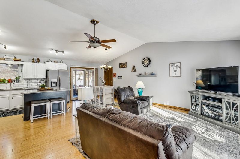 513 N Lakeside Dr, Andover, KS 67002