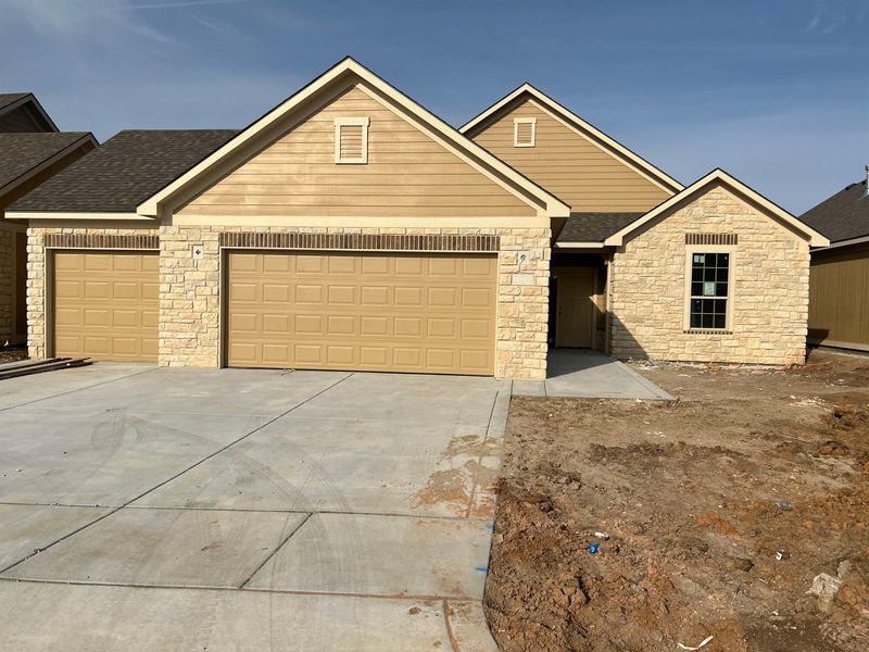 912 E Cross Creek Ct, Derby, KS 67037