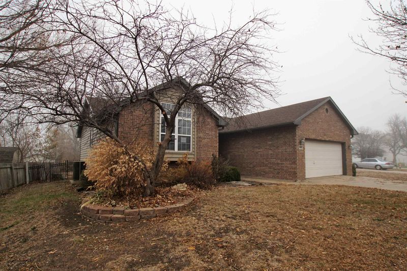9406 E Carson St, Wichita, KS 67210