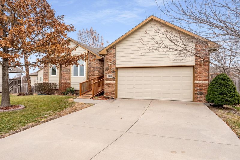 8261 E Old Mill Ct, Wichita, KS 67226