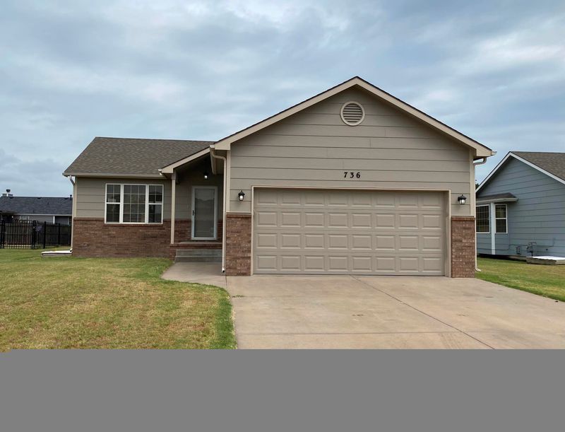736 E Greenwood Ct, Haysville, KS 67060