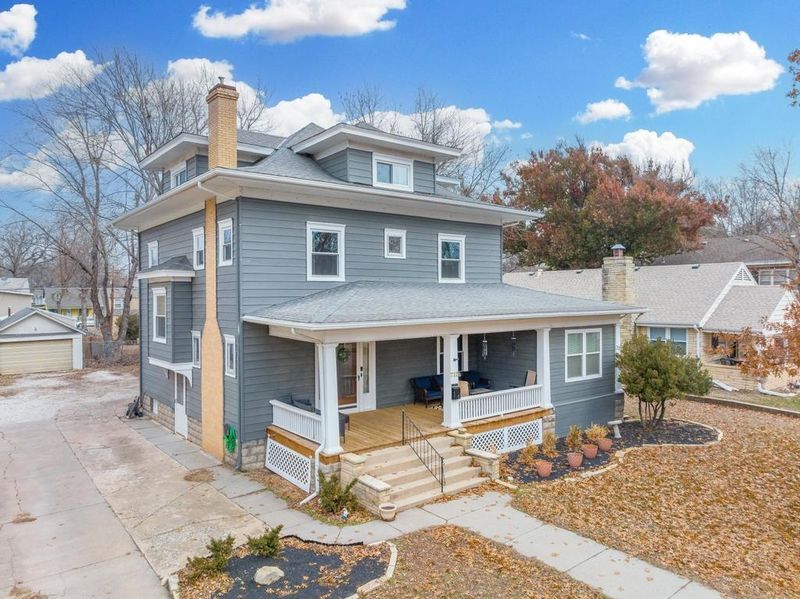 712 E 11th Ave, Winfield, KS 67156