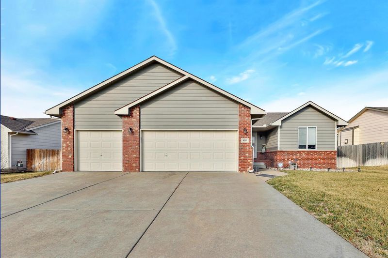 858 E Winding Ln, Derby, KS 67037