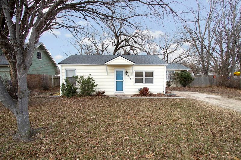 229 N Westview Dr, Derby, KS 67037