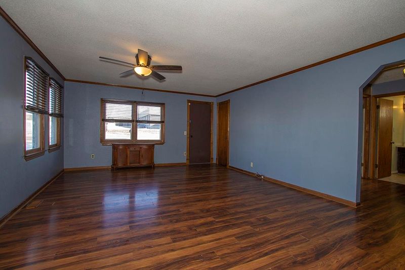 229 N Westview Dr, Derby, KS 67037