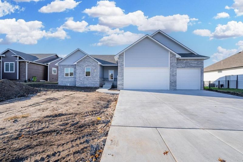 8419 W Coral St, Maize, KS 67101-8710