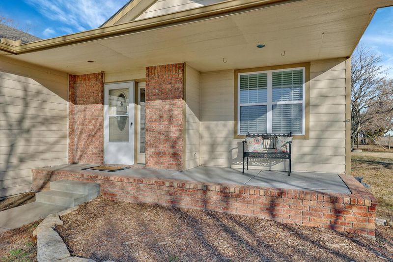 644 E School St, Rose Hill, KS 67133