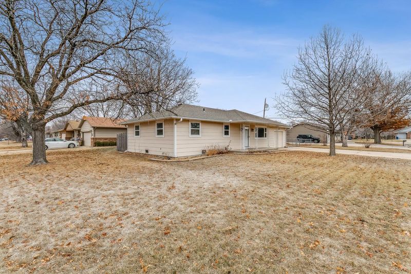 500 E 1st St, Valley Center, KS 67147