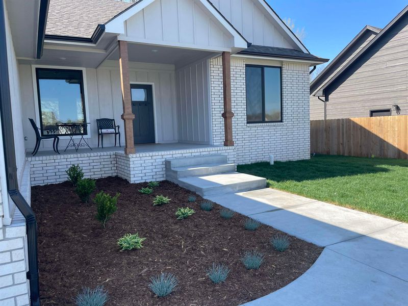 275 E River Birch St, Haysville, KS 67060