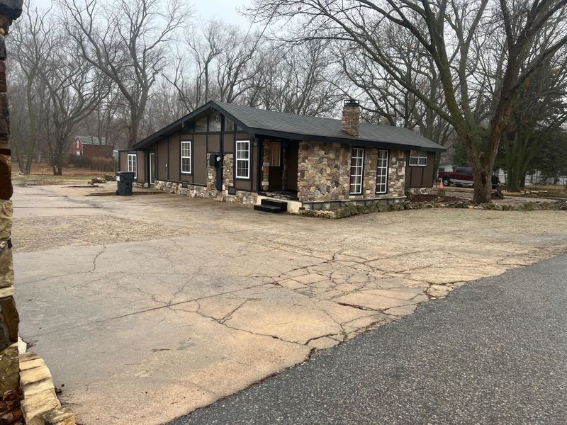 4721 E 56th St So, Derby, KS 67037
