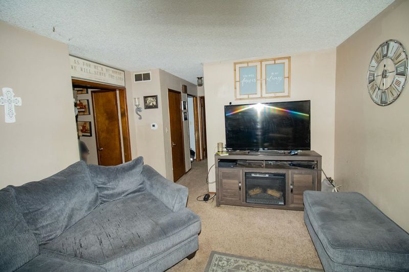 307 N Willow Dr, Derby, KS 67037
