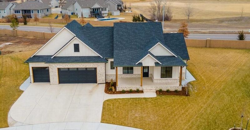 1720 Summerchase Pl, Derby, KS 67037