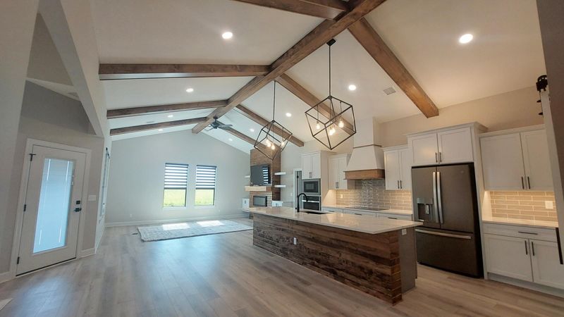 1518 N Emerald Valley Dr, Mulvane, KS 67110