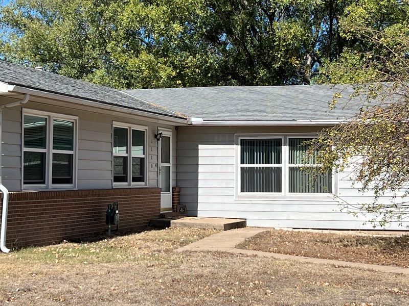 2220 W 6th Ave, Winfield, KS 67156