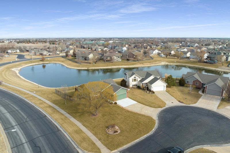 1220 N Seasons Ct, Goddard, KS 67052