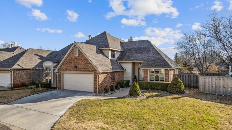 9421 E Bent Tree Cir, Wichita, KS 67226