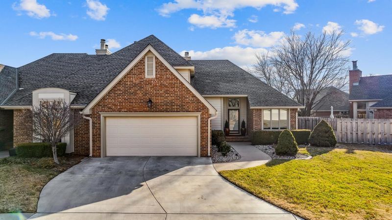 9421 E Bent Tree Cir, Wichita, KS 67226