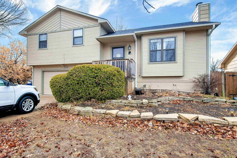 239 W Teal Dr, Derby, KS 67037