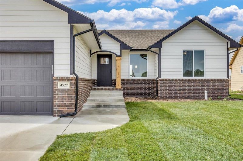 4527 N Atherton Ct, Maize, KS 67101