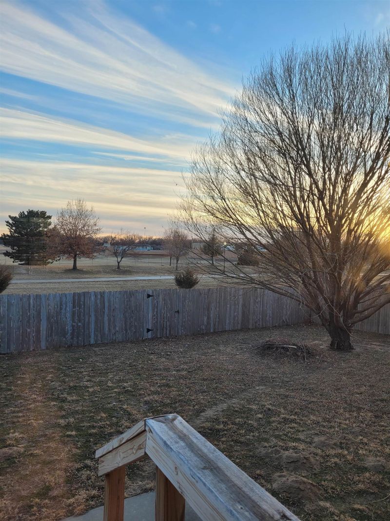 359 E Riley Ave, Haysville, KS 67060