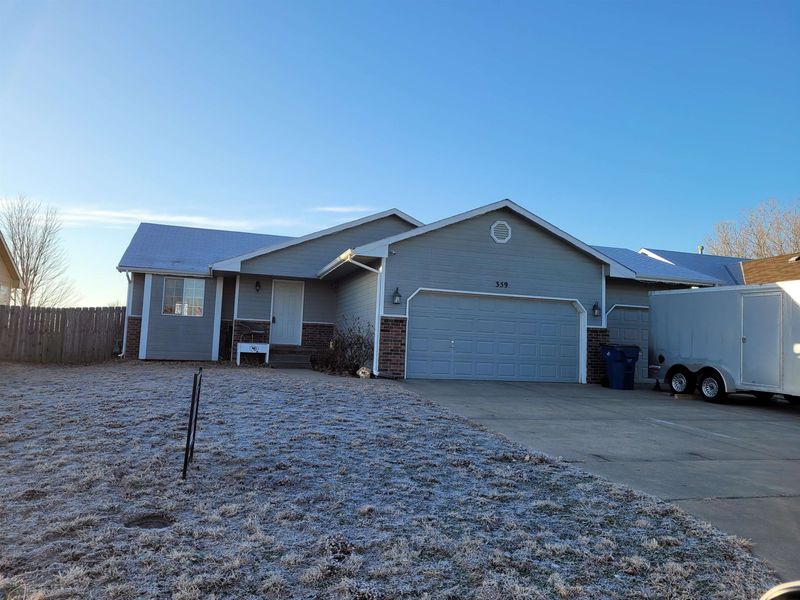 359 E Riley Ave, Haysville, KS 67060